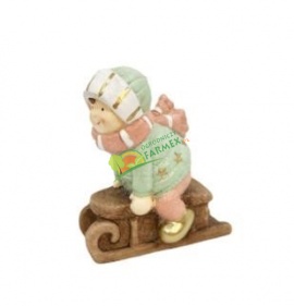 FIGURKA CERAMICZNA 2 WZORY 12,7X7,5X14,5CM / DZIECKO NA SANKACH / BROKACONE / PASTELOWE KOLORY